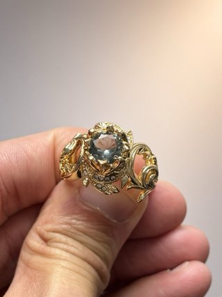 Anel Floral Dourado com Topázio Azul