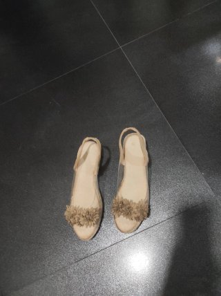 Sandalias Beige. Nuevas a estrenar. Talla 40