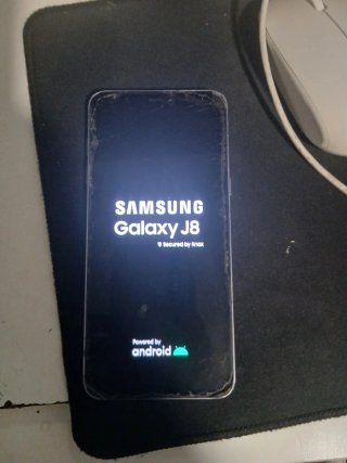 Samsung Galaxy J8 morado