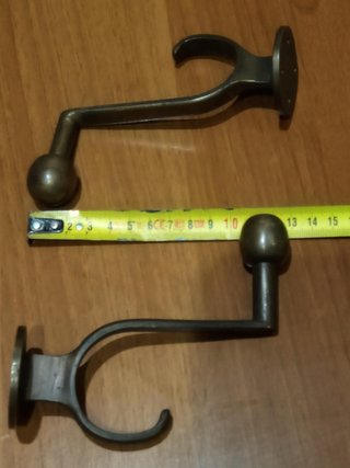 2 Percheros antiguos.