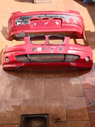 Paragolpes delantero y trasero rojo