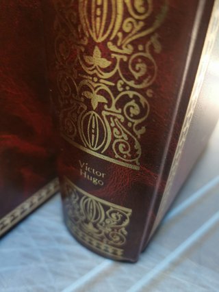 dos libros-EL COLLAR DE LA REINA. VÍCTOR HUGO. TOMO I Y II. DALMAU