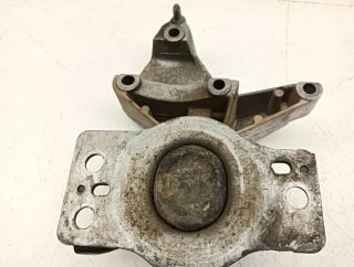 Soporte motor derecho Renault Kangoo II