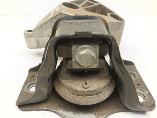 Soporte motor derecho Renault Kangoo II