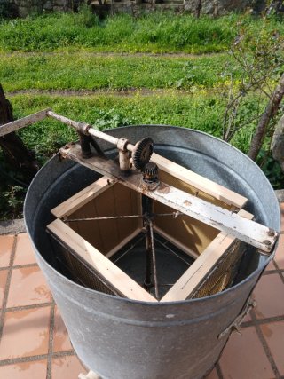Extractor de miel metálico