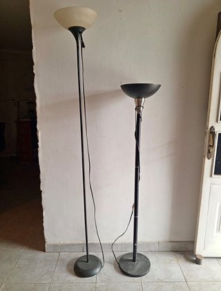 Lampade da terra beige e nere