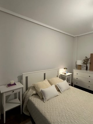 Conjunto de Cama y 2 Mesitas de Noche