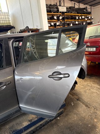 PUERTA TRASERA IZQUIERDA Renault Megane III Berlina 5P (2008->)