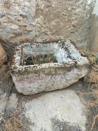 Pila de piedra antigua