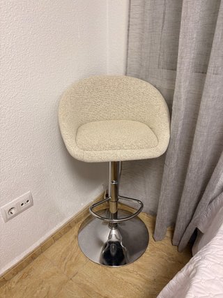 Sgabello da trucco regolabile