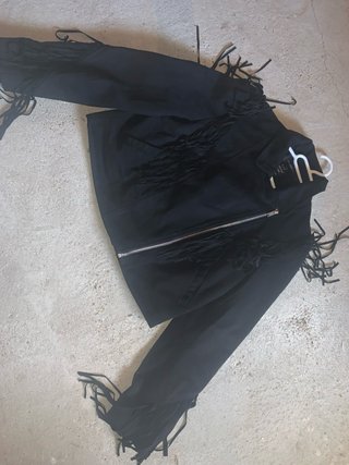 Cazadora Zara flecos negra Talla XL