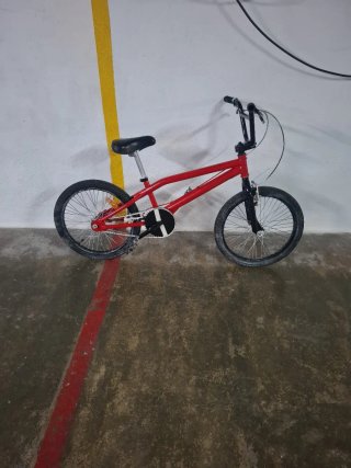 Bicicleta BMX Roja