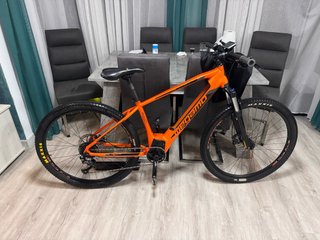 Bicicleta eléctrica naranja