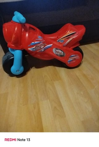 Moto correpasillos infantil roja