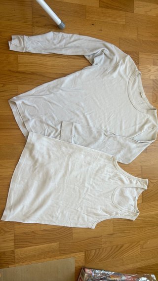 Camiseta larga y de tirantes beige