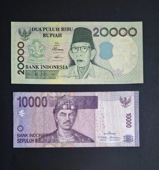 2 Billetes de Indonesia 20 y 10 mil