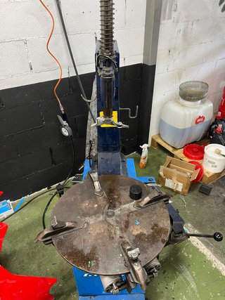 Máquina para montar neumáticos