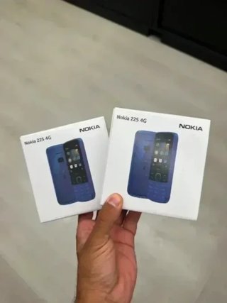 Confezione da 2 telefoni cellulari Nokia 225 4G — base D