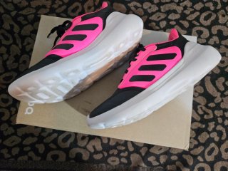 Zapatillas Adidas Negras y Rosas