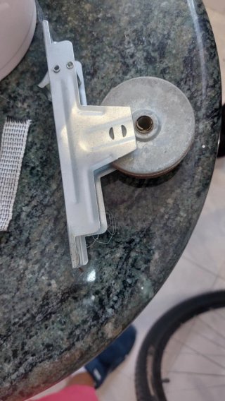 Ventana de Aluminio Blanco con Persiana.