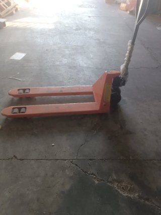 Transpaleta manual naranja