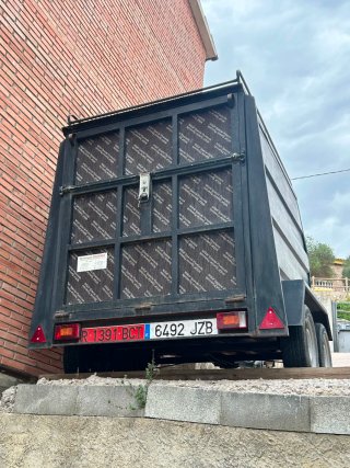 Remolque de doble eje cerrado