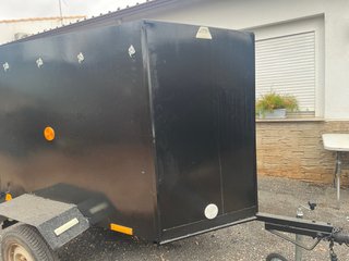 Remolque cerrado negro 750 kilos