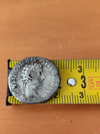 Moneda Romana Dracma de Cómodo joven