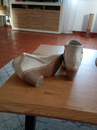 Botines Chika10 Beige Perforados
