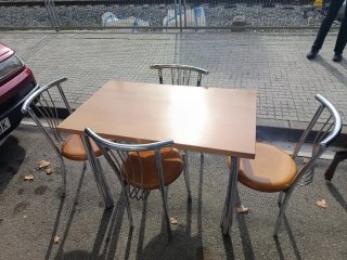 Mesa y 4 sillas