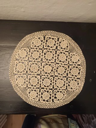 Centrotavola all'uncinetto beige vintage