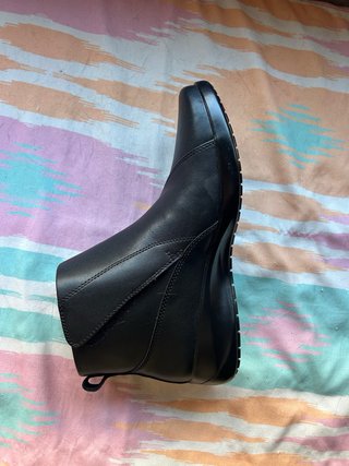 Botines Clarks Kaetlyn Flow Piel Negro