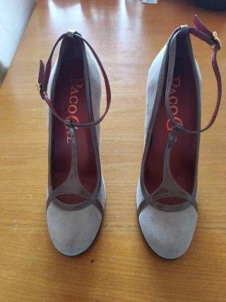 Zapatos de tacón Paco Gil beige y marrón