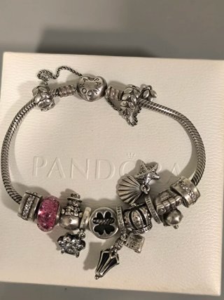 Pulsera Pandora con charms plata y rosa