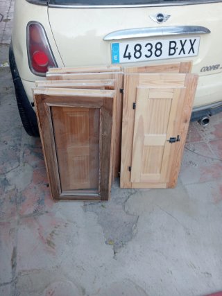 Puerta de madera de pino