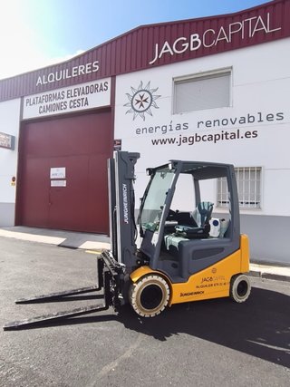 Alquiler carretilla elevadora eléctrica EFG 425 K