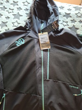 Chubasquero Ternua gris y negro Talla XL