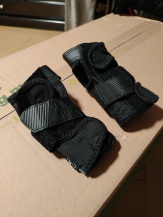 Muñequeras marca Oxelo de protección para skate