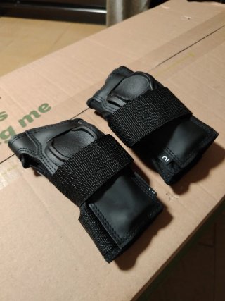 Muñequeras marca Oxelo de protección para skate