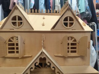 Casa de Muñecas de Madera Artesanal
