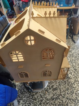 Casa de Muñecas de Madera Artesanal
