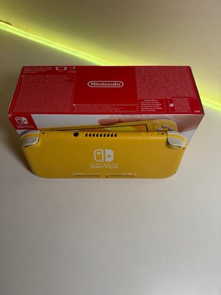 Nintendo Switch Lite Amarilla + 3 Juegos
