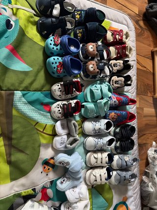 Lote de 15 pares de calzado para bebé niño