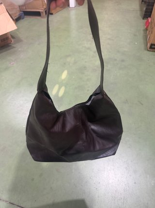 Bolso de cuero marrón granate