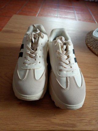 Zapatillas Victoria Beige y Blancas
