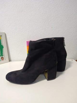 Botines negros tacón Stradivarius talla 38
