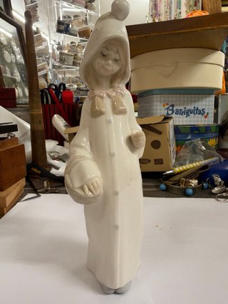 Figura de Porcelana Lladró con Capucha