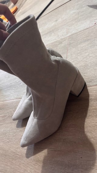 Botines beige tacón