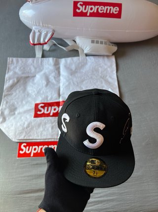 Gorra Supreme x New Era Negra