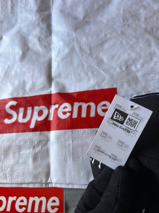 Gorra Supreme x New Era Negra